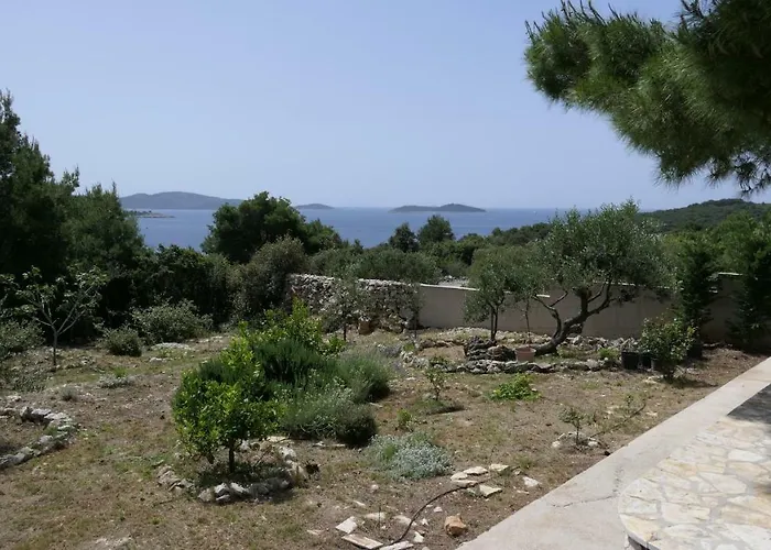 펜션 Relax Vacation 로고즈니차