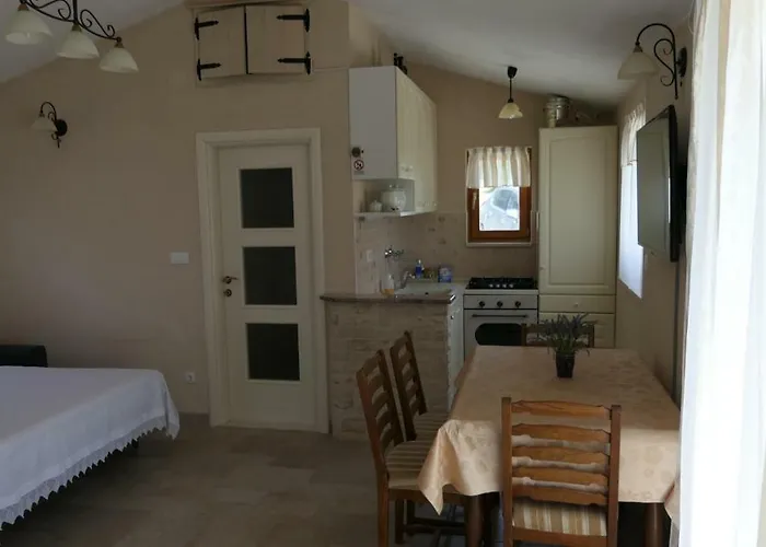 펜션 Relax Vacation 로고즈니차